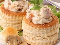 Photo de la Recette: Vol-au-Vent au Poulet, au Jambon et aux Légumes