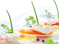 Photo de la Recette: AMUSE-BOUCHES AU SAUMON SUR LIT D'ENDIVES