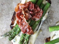 Photo de la Recette: Asperges Croustillant Prosciutto et Brie au Fromage Grillé