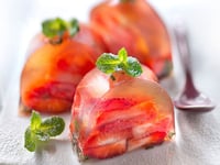 Photo de la Recette: Aspic de Fraises à la Menthe en Gelée de Thé Vert