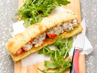 Photo de la Recette: Baguette à l’ail Farcie aux Boulettes