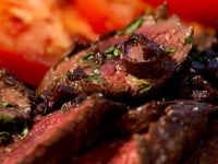 Photo de la Recette: BAVETTE GRILLÉE ET SAUCE MARCHAND DE VIN