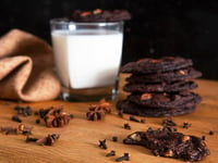 Photo de la Recette: Biscuits au Chocolat Épicé, Caramel au Beurre et Pacanes