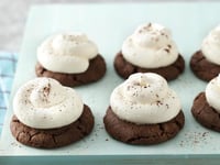Photo de la Recette: Biscuits Craquelés au Chocolat Chaud avec Glaçage à la Guimauve