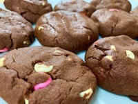 Photo de la Recette: Biscuits Moelleux aux Pépites de Chocolat Blanc et Smarties