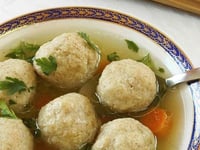 Photo de la Recette: Bouillon aux Boulettes de Pain Azyme