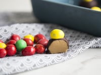 Photo de la Recette: BOULES DE CHOCOLAT AU BEURRE D’ARACHIDE ET M&M’S