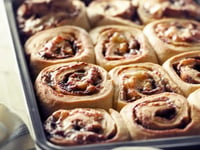 Photo de la Recette: BRIOCHES À LA CANNELLE ET AU FROMAGE RÉSERVE LA PÉRADE