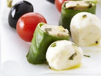 Photo de la Recette: Brochettes au Poulet et Insalata Caprese