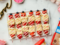 Photo de la Recette: Brochettes de Gâteau aux Fraises de la Saint-Valentin