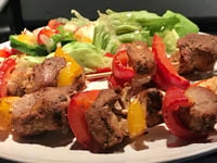 Photo de la Recette: Brochettes de Porc et Salade