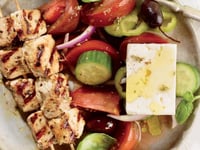 Photo de la Recette: Brochettes de Porc Souvlaki et Salade Grecque