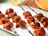 Photo de la Recette: Brochettes de Poulet et de Pêches au Bacon