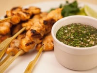 Photo de la Recette: BROCHETTES DE POULET SALSA VERDE ET HARICOTS NOIRS FRIJOLES