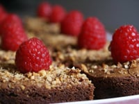 Photo de la Recette: Brownies Chapeauté au Pralin & sa Framboise {Sans gluten}