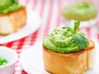 Photo de la Recette: Bruschetta à la Mousse de Petits Pois à la Menthe