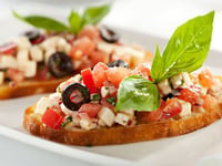 Photo de la Recette: Bruschettas Tomates, Olives et Parmesan