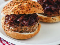 Photo de la Recette: Burger de Poulet Champignons et Oignons Rouges Caramélisés