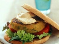 Photo de la Recette: Burger de Soja à la Salade et Hoummous