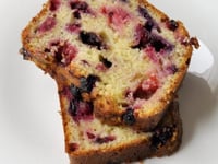 Photo de la Recette: CAKE AU CREAM CHEESE ET AUX FRUITS ROUGES