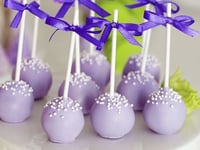 Photo de la Recette: Cake Pops Romantiques de Chocolat au Lait à la Violette