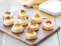 Photo de la Recette: Canapés aux œufs et au Bacon