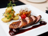 Photo de la Recette: Canard aux Poires, Chocolat et Piment D'espelette