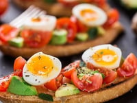 Photo de la Recette: CARPACCIO DE BŒUF TOMATES CONFITES OLIVES NOIRES AU TARTARE AIL ET FINES HERBES