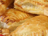 Photo de la Recette: Chaussons Feuilletés au Bologne et aux Trois Fromages