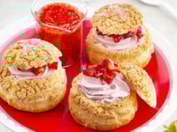 Photo de la Recette: Choux Crème Fouettée Fraises et Framboises