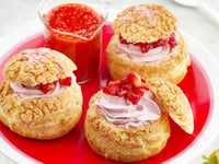 Photo de la Recette: Choux Crème Fouettée Fraises et Framboises