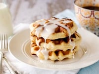 Photo de la Recette: Brioches à la Cannelle au Gaufrier avec Glaçage au Fromage à la Crème