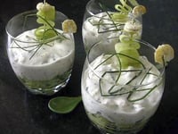 Photo de la Recette: Cocktail de Crevettes au Fromage Blanc Pimenté sur Lit de Concombre