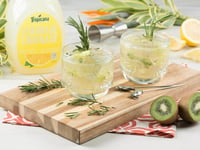 Photo de la Recette: Cocktail Pétillant à la Limonade Tropicana® au Romarin