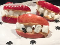 Photo de la Recette: Collation Pomme, Guimauves et Beurre d'arachide pour L'halloween