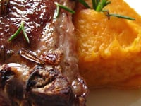 Photo de la Recette: Côtes D'agneau au Romarin, Purée de Patate Douce