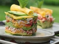 Photo de la Recette: Crabe, Avocat et Mangue pour un Millefeuille