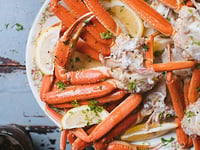 Photo de la Recette: CRABE DES NEIGES AVEC BEURRE À L’AIL ET AUX FINES HERBES