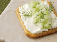 Photo de la Recette: CRAQUELINS AU FROMAGE DE CHÈVRE, AU CONCOMBRE ET À L’ANETH