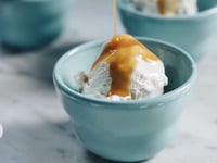 Photo de la Recette: Crème Glacée au Brie D’ici, Sauce Caramel à L’érable