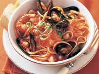 Photo de la Recette: Crevettes, Moules et Pétoncles dans une Sauce Tomate