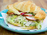 Photo de la Recette: Croissant Salade de Dinde et Poulet Fumé aux Pommes