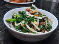 Photo de la Recette: ÉPINARDS ET FÈVES GERMÉES SAUTÉES À L'AIL