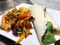 Photo de la Recette: Fajitas Poulet Légumes dans sauce BBQ et Shiracha