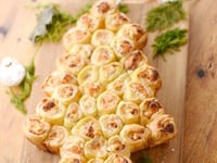 Photo de la Recette: Feuilleté Saumon Aneth Fromage Frais (en forme de sapin)