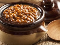 Photo de la Recette: FÈVES AU LARD AU SIROP ET BACON