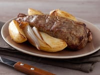 Photo de la Recette: Filet Mignon de Veau, Pommes de Terre Dorées et Échalotes Fondantes