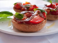 Photo de la Recette: FRISELLE AUX TOMATES ET AUX ANCHOIS