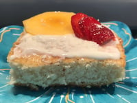 Photo de la Recette: Gâteau à la Vanille Garni de Yogourt et Fruits