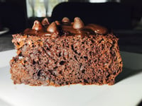 Photo de la Recette: Gâteau au Chocolat avec Coulis et Brisures de Chocolat